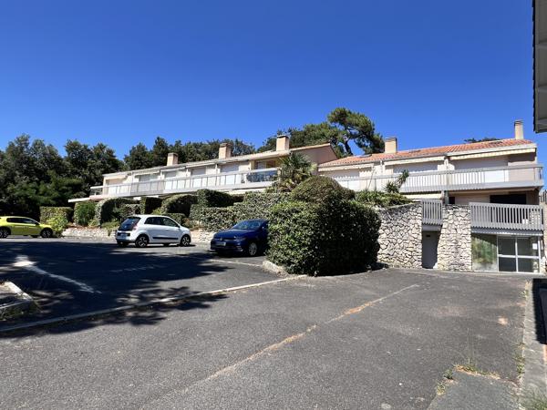 ROYAN - QUARTIER DU PARC - PARKING EN SOUS SOL - RARE