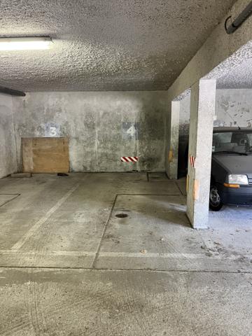 ROYAN - QUARTIER DU PARC - PARKING EN SOUS SOL - RARE