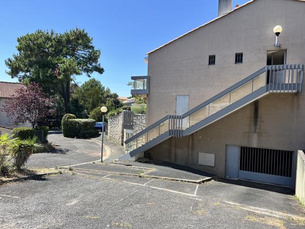 ROYAN - QUARTIER DU PARC - PARKING EN SOUS SOL - RARE