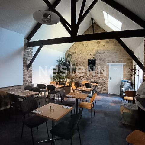 A Vendre - Murs commerciaux occupés - Immeuble mixte avec restaurant et habitation - Auray