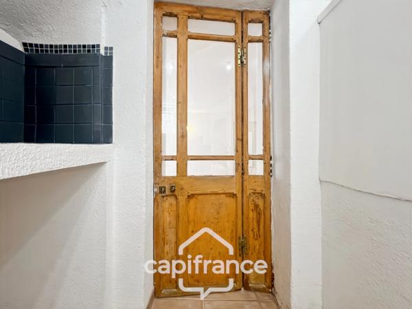 Investissement sur Charleval maison en plein coeur du village R+1avec terrasse tropézienne, garage, plusieurs entrées indépendantes, étage à finir