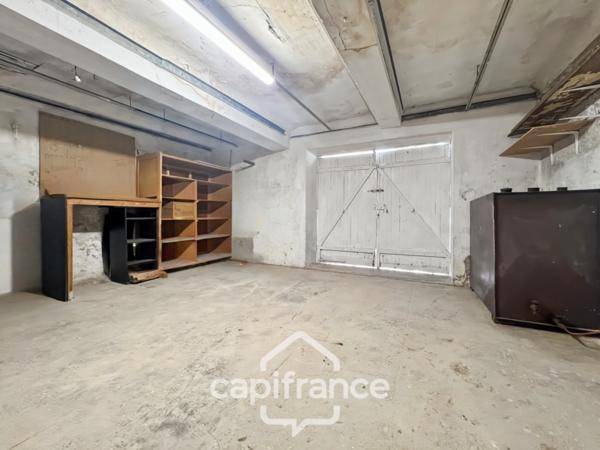 Investissement sur Charleval maison en plein coeur du village R+1avec terrasse tropézienne, garage, plusieurs entrées indépendantes, étage à finir