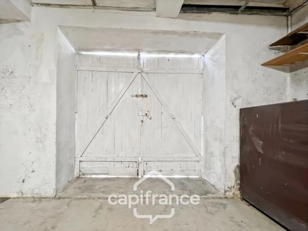 Investissement sur Charleval maison en plein coeur du village R+1avec terrasse tropézienne, garage, plusieurs entrées indépendantes, étage à finir