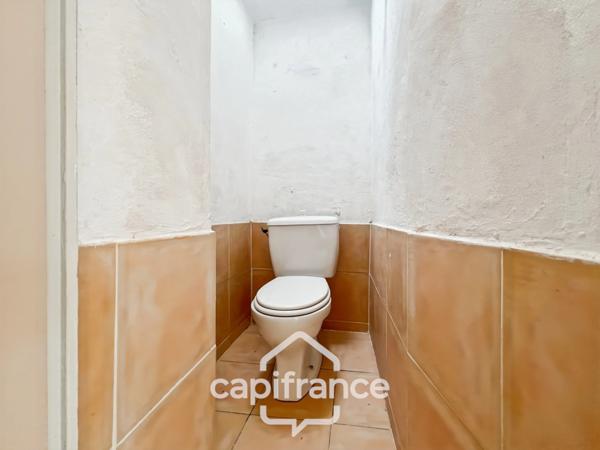 Investissement sur Charleval maison en plein coeur du village R+1avec terrasse tropézienne, garage, plusieurs entrées indépendantes, étage à finir