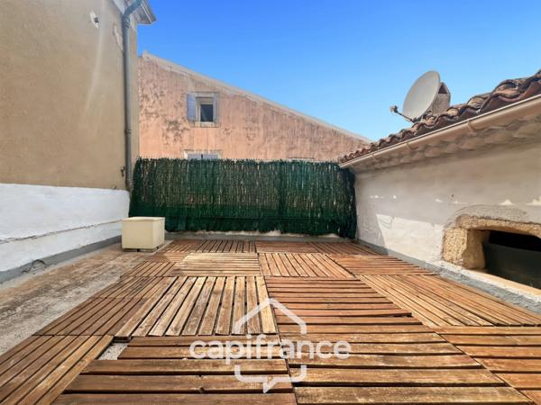 Investissement sur Charleval maison en plein coeur du village R+1avec terrasse tropézienne, garage, plusieurs entrées indépendantes, étage à finir