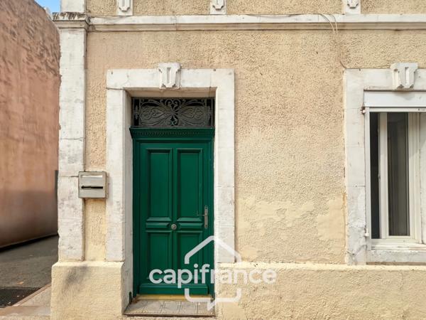 Investissement sur Charleval maison en plein coeur du village R+1avec terrasse tropézienne, garage, plusieurs entrées indépendantes, étage à finir