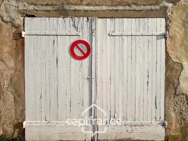 Investissement sur Charleval maison en plein coeur du village R+1avec terrasse tropézienne, garage, plusieurs entrées indépendantes, étage à finir