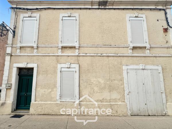 Investissement sur Charleval maison en plein coeur du village R+1avec terrasse tropézienne, garage, plusieurs entrées indépendantes, étage à finir