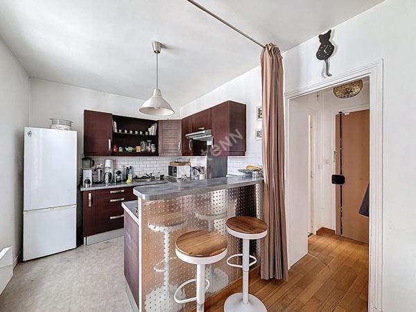 MONTREUIL, AU PIED DU METRO ROBESPIERRE, GRAND 2 PIECES DE 46M² AU 3EME ET DERNIER ETAGE AVEC DRESSING, BUANDERIE ET CAVE