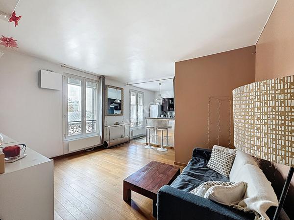 MONTREUIL, AU PIED DU METRO ROBESPIERRE, GRAND 2 PIECES DE 46M² AU 3EME ET DERNIER ETAGE AVEC DRESSING, BUANDERIE ET CAVE
