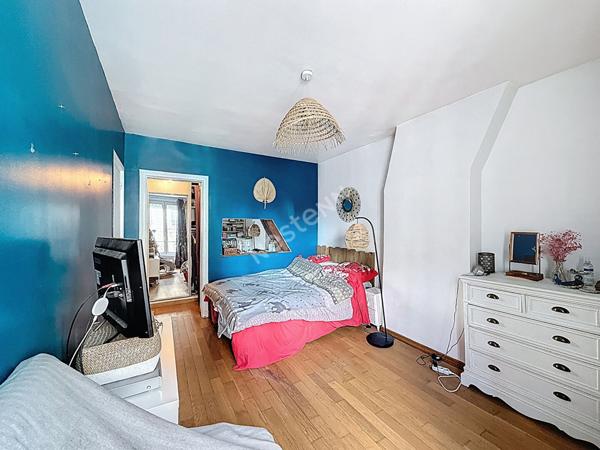 MONTREUIL, AU PIED DU METRO ROBESPIERRE, GRAND 2 PIECES DE 46M² AU 3EME ET DERNIER ETAGE AVEC DRESSING, BUANDERIE ET CAVE