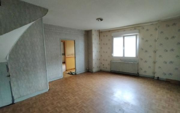 Vente Maison de ville ref.7218 et appartement à rafraîchir Villaines-la-juhel   