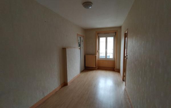 Vente Maison de ville ref.7218 et appartement à rafraîchir Villaines-la-juhel   