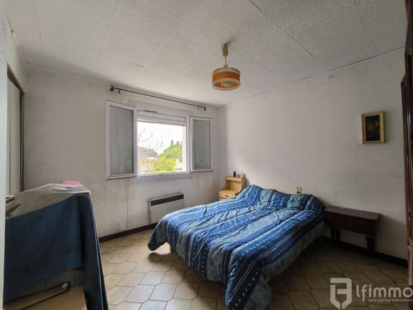 Villa de 107 m2, avec terrain de 964 m2, et Hangar de 120m2