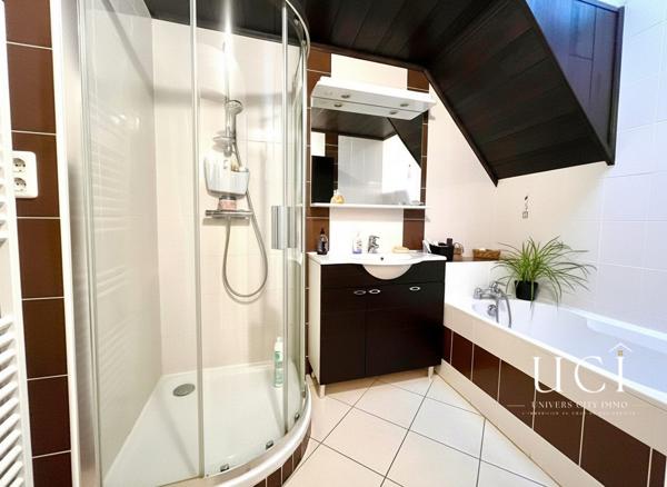 APPARTEMENT 4 CHAMBRES D' AVRILLE
