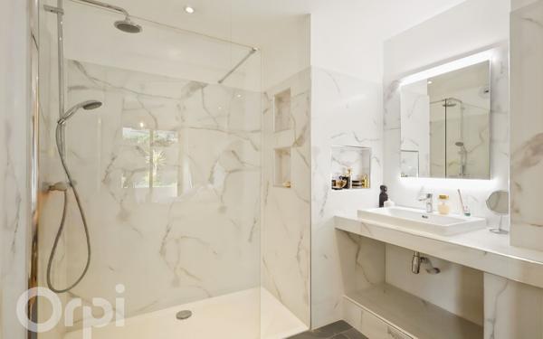 Appartement à vendre    2 pièces • 54 m2 Cannes