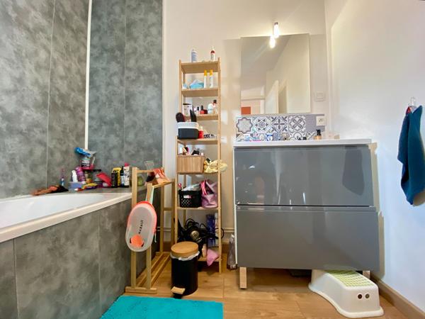 A VENDRE //MAISON PLAIN PIED 2 CHAMBRES// TRELIVAN //PROCHE TOUS COMMERCES