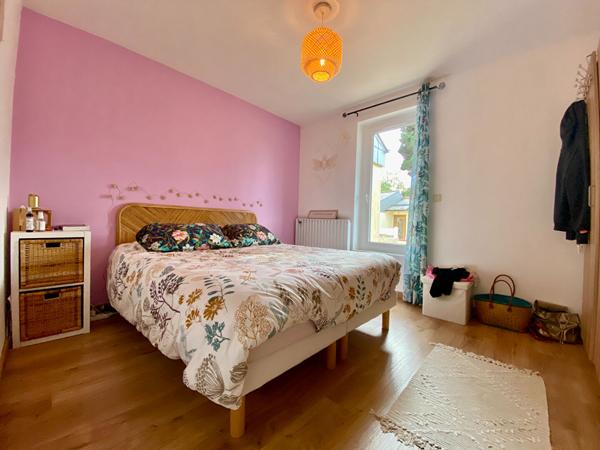 A VENDRE //MAISON PLAIN PIED 2 CHAMBRES// TRELIVAN //PROCHE TOUS COMMERCES