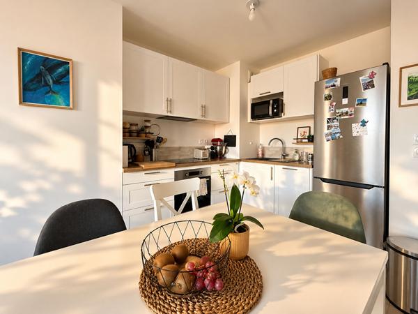 Appartement Aix En Provence 3 pièce(s) 64.50 m2, construction récente, lumineux, calme, garage, vue sainte victoire, résidence sécurisée, climatisation