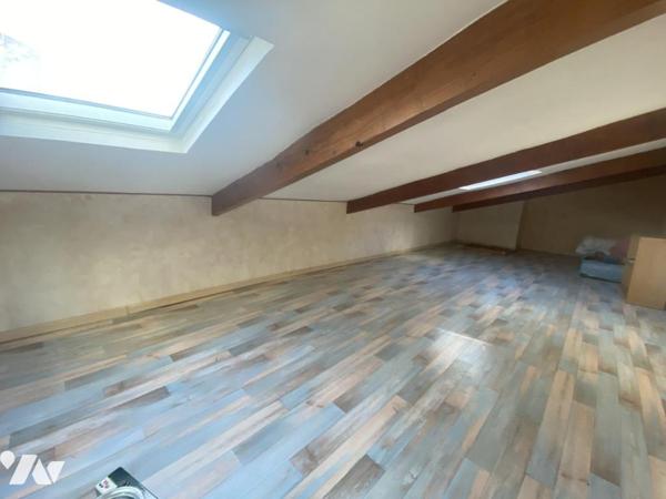 Maisonnette T2 avec combles aménagés et petit jardin