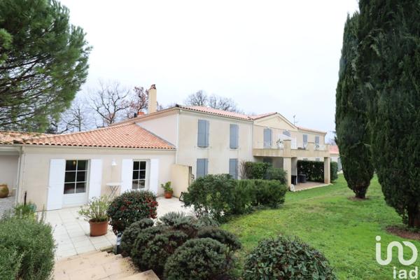 Hôtel 3* à vendre 1 016 m² Châteaubernard