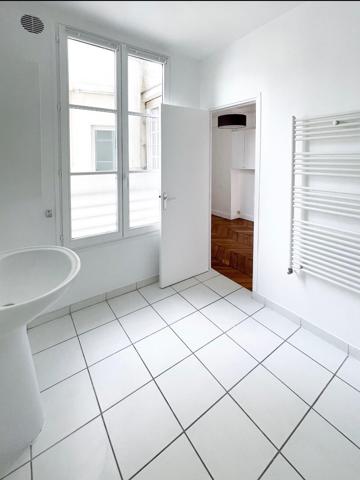 Paris 2ème - A LOUER - Magnifique 5 Pièces de 130 m² avec balcon filant. Paris 2ème - A LOUER - Magnifique 5 Pièces de 130 m² avec balcon filant.