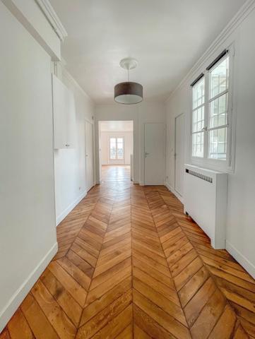 Paris 2ème - A LOUER - Magnifique 5 Pièces de 130 m² avec balcon filant. Paris 2ème - A LOUER - Magnifique 5 Pièces de 130 m² avec balcon filant.