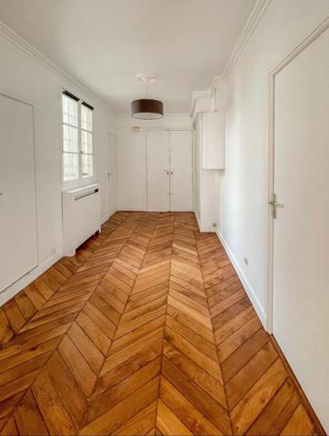 Paris 2ème - A LOUER - Magnifique 5 Pièces de 130 m² avec balcon filant. Paris 2ème - A LOUER - Magnifique 5 Pièces de 130 m² avec balcon filant.