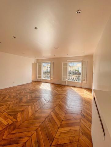 Paris 2ème - A LOUER - Magnifique 5 Pièces de 130 m² avec balcon filant. Paris 2ème - A LOUER - Magnifique 5 Pièces de 130 m² avec balcon filant.