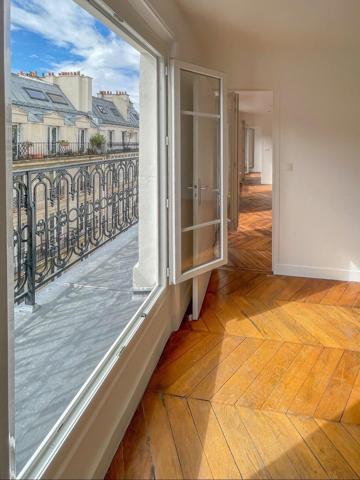 Paris 2ème - A LOUER - Magnifique 5 Pièces de 130 m² avec balcon filant. Paris 2ème - A LOUER - Magnifique 5 Pièces de 130 m² avec balcon filant.