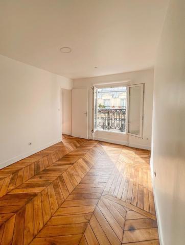 Paris 2ème - A LOUER - Magnifique 5 Pièces de 130 m² avec balcon filant. Paris 2ème - A LOUER - Magnifique 5 Pièces de 130 m² avec balcon filant.