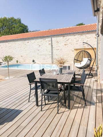 Longère 6 pièces rénovée avec authenticité et modernité en village à 10 minutes de Nantes