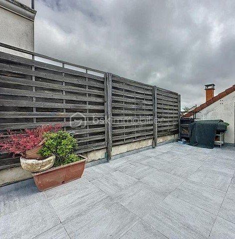 Chambre de service de 230 m²