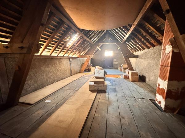 TOURS CENTRE – Quartier Prébendes / Rabelais – Maison familiale 5 chambres avec dépendance et cour privative.