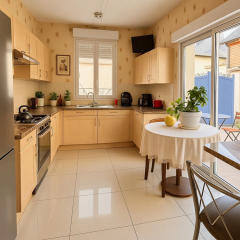 TOURS CENTRE – Quartier Prébendes / Rabelais – Maison familiale 5 chambres avec dépendance et cour privative.