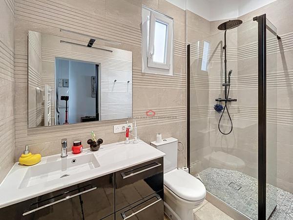 Magnifique F3 refait à neuf-Cours Napoléon-Gare