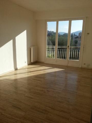 Appartement à louer    2 pièces •    Nice