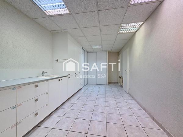 Votre activité dans un cadre professionnel, au cœur d'une résidence et facilement accessible !