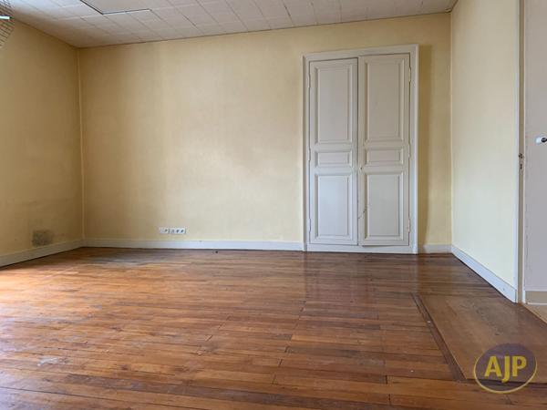 Vente immeuble Segre : 232 100 € - AJP Immobilier Segré