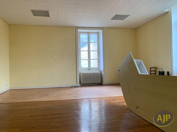 Vente immeuble Segre : 232 100 € - AJP Immobilier Segré