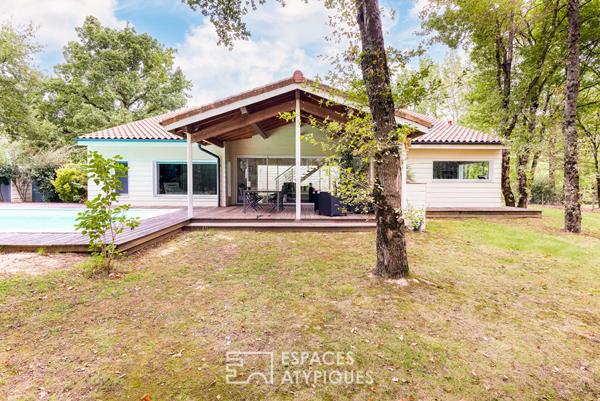 Maison d’architecte avec piscine et terrain boisé