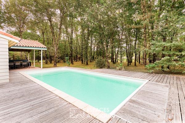 Maison d’architecte avec piscine et terrain boisé