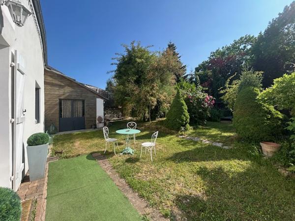 Marcoussis (91460) MARCOUSSIS - Maison en Pierre Familiale - Standing - Très bon état - Type F6 - 160 M2 - Jardin de 1 000 M2