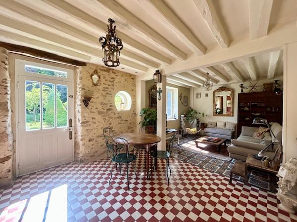 Marcoussis (91460) MARCOUSSIS - Maison en Pierre Familiale - Standing - Très bon état - Type F6 - 160 M2 - Jardin de 1 000 M2