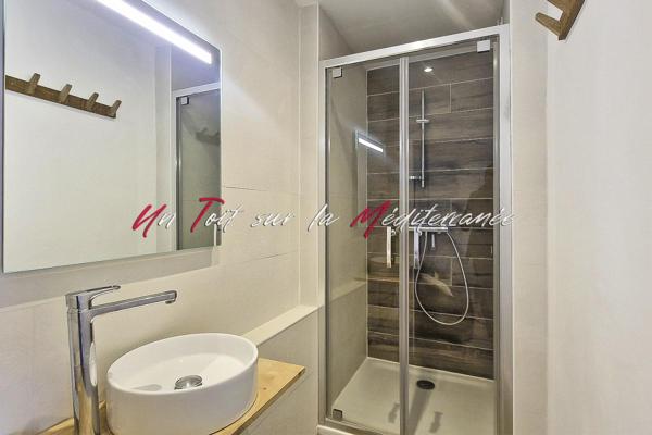 Bel appartement T2 avec balcon, vue mer et salins à Giens. Parking privatif