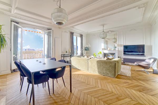 Hôtel de ville 4 Pièces 111 m² avec 2 Balcons