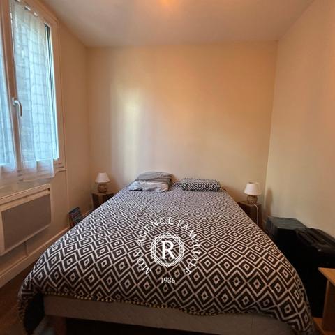 Maison
                                                                                                                                                                                                                                                                                                                        9 pièce(s)                                                                                                                                                                                                          5 chambre(s)                                                                                                                                                                                                          245  m²