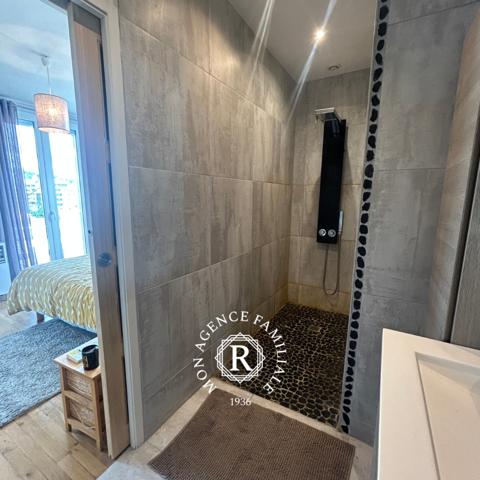 Maison
                                                                                                                                                                                                                                                                                                                        9 pièce(s)                                                                                                                                                                                                          5 chambre(s)                                                                                                                                                                                                          245  m²