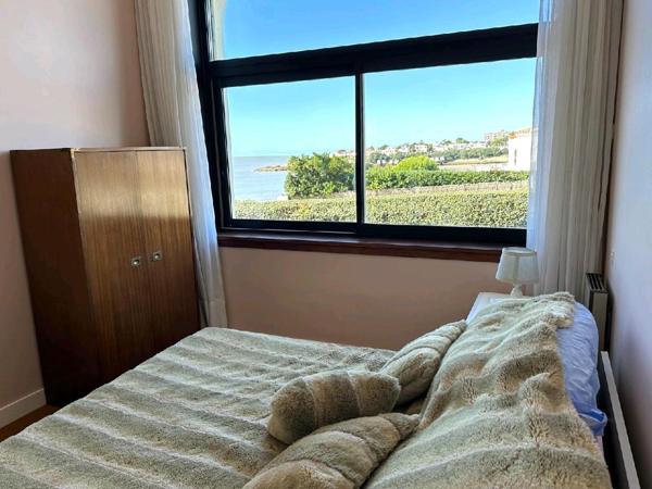 Royan (17200) 

BEL APPARTEMENT AVEC VUE IMPRENABLE SUR LA PLAGE DE PONTAILLAC. IL offre un potentiel incroyable pour les amat