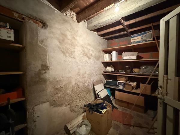 Royan (17200) 

BEL APPARTEMENT AVEC VUE IMPRENABLE SUR LA PLAGE DE PONTAILLAC. IL offre un potentiel incroyable pour les amat